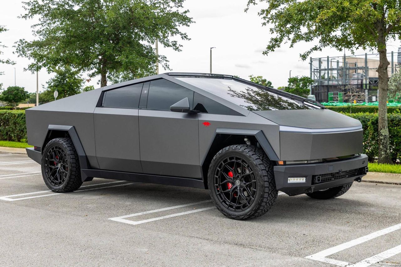 Tesla Cybertruck Cyberbeast