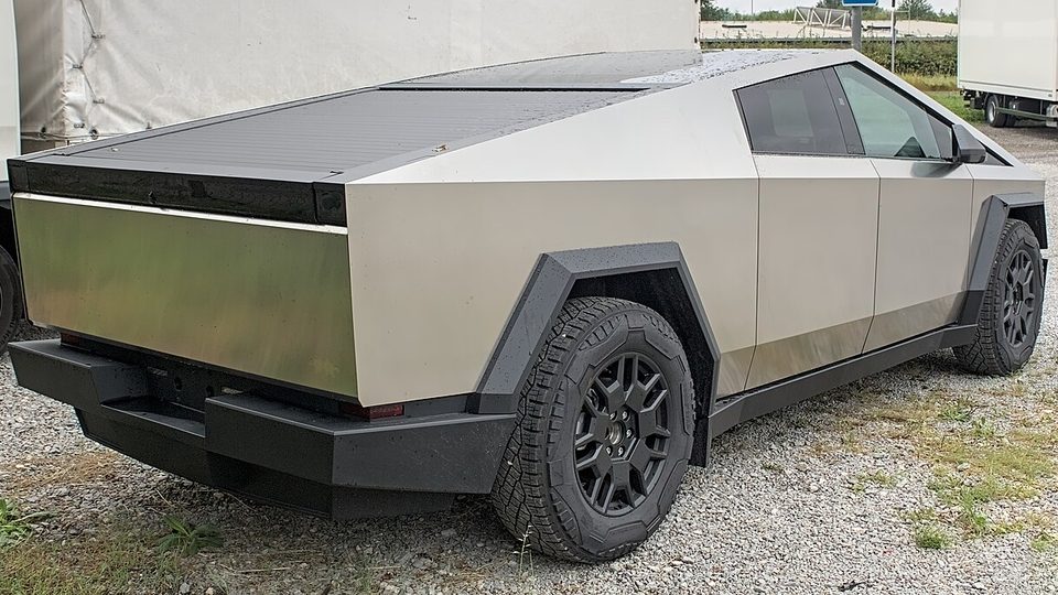 Tesla Cyberbeast (Boombox: goat sound)
