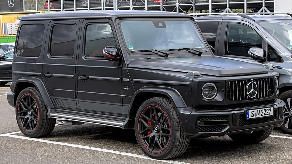 Mercedes-AMG G63 (sidepipes, in a school pickup line)