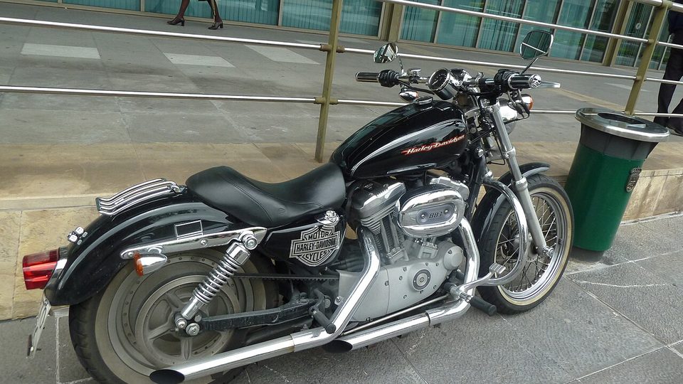 Harley-Davidson Sportster 883 (open pipes)