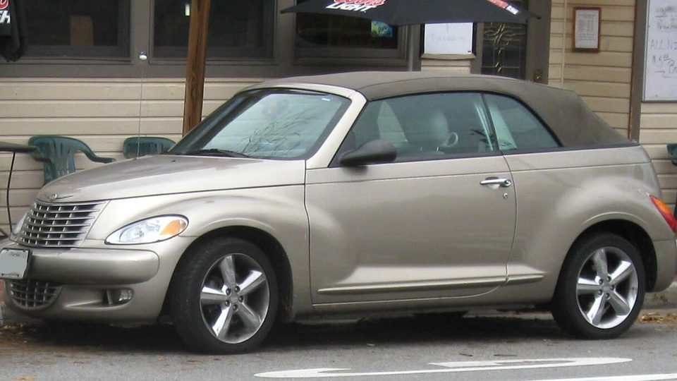 Chrysler PT Cruiser GT (side-exit pipes, flames decal)